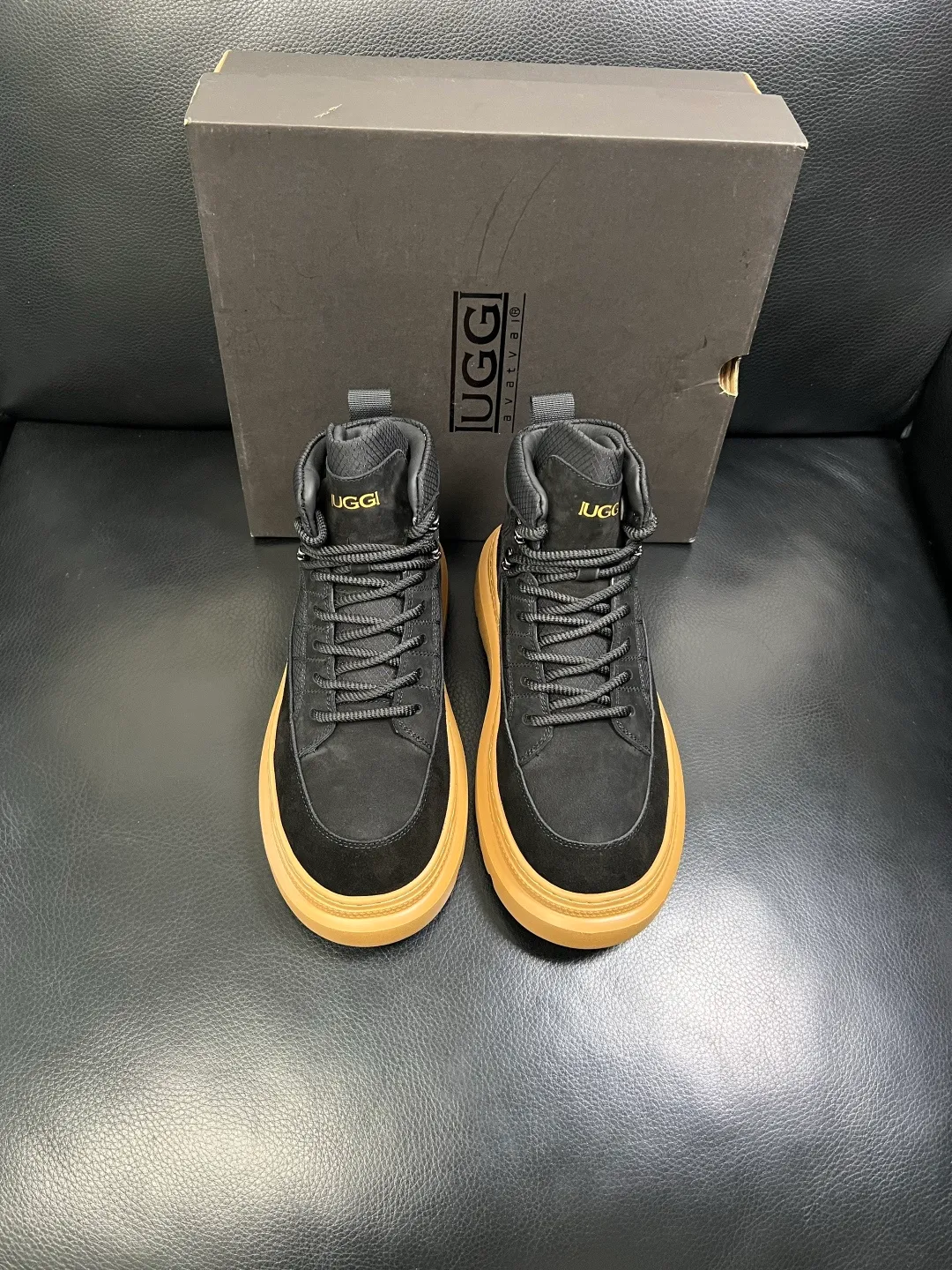 Men's men's shoes 💰740 UGG High-quality top crafts. Original configuration is available at the counter simultaneously. Original cowhide fabric imported from Italy, high-quality splicing technology, fully imported lambswool lining. Sole: Original sole is specially provided by the original factory and is super comfortable. Original factory and single goods are welcome to compare. Size 39-44